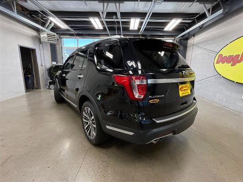 Used 2018 Ford Explorer Platinum AWD/4WD image 3