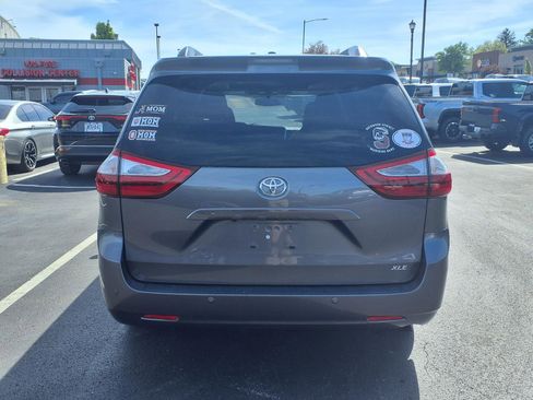 Used 2017 Toyota Sienna XLE Premium image 28