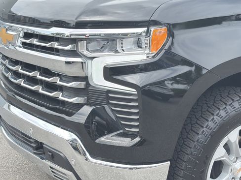Used 2025 Chevrolet Silverado 1500 LTZ w/ LTZ Premium Package AWD/4WD image 17