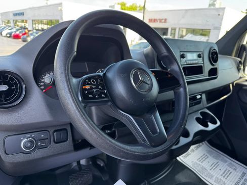 Used 2022 Mercedes-Benz Sprinter 2500 image 16