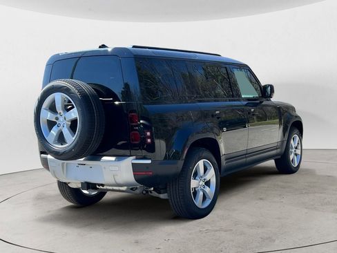 New 2025 Land Rover Defender 110 S image 5