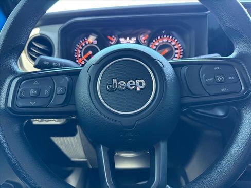 Used 2024 Jeep Gladiator Sport AWD/4WD image 15
