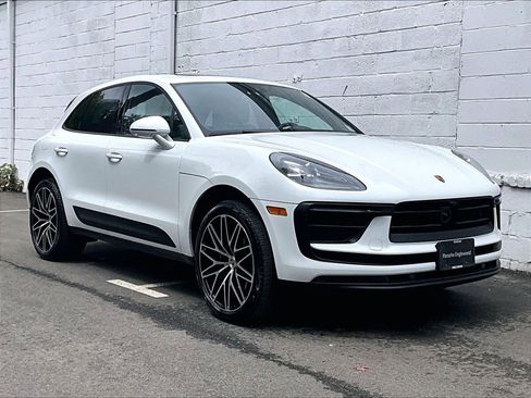 Certified 2025 Porsche Macan AWD/4WD image 7