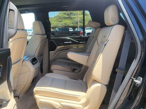 Used 2021 Cadillac Escalade Premium Luxury AWD/4WD image 25