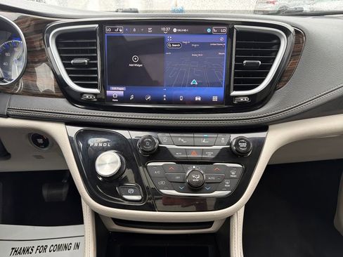 Used 2023 Chrysler Pacifica Limited image 35