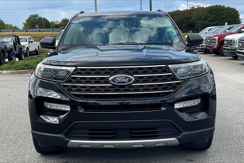 Used 2024 Ford Explorer XLT w/ Equipment Group 202A RWD image 2