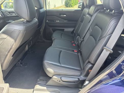 Used 2023 Nissan Pathfinder SL FWD image 15