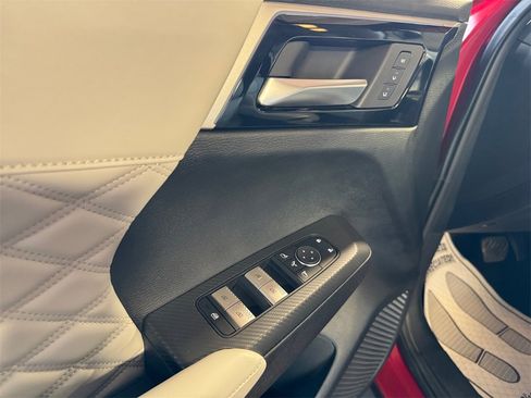 Used 2024 Mitsubishi Outlander SEL image 14