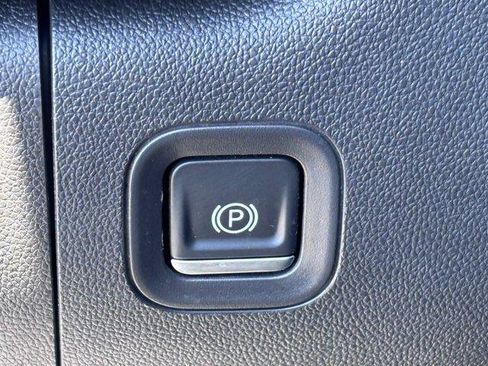 Used 2022 Chevrolet Silverado 1500 Custom RWD image 18
