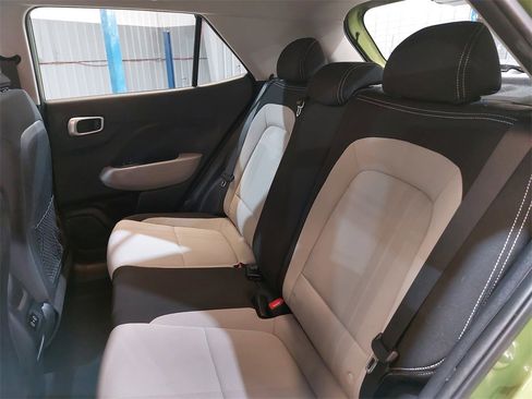 Used 2024 Hyundai Venue SEL image 13