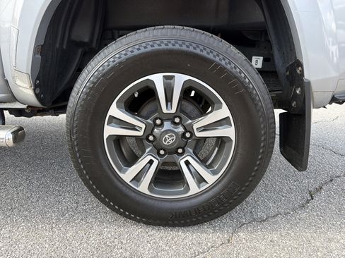 Used 2019 Toyota Tacoma TRD Sport image 30