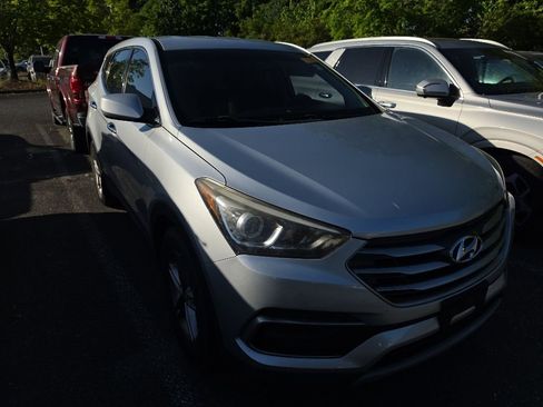 Used 2018 Hyundai Santa Fe Sport FWD image 2