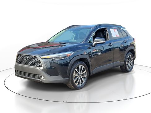 Used 2024 Toyota Corolla Cross XLE AWD/4WD image 2