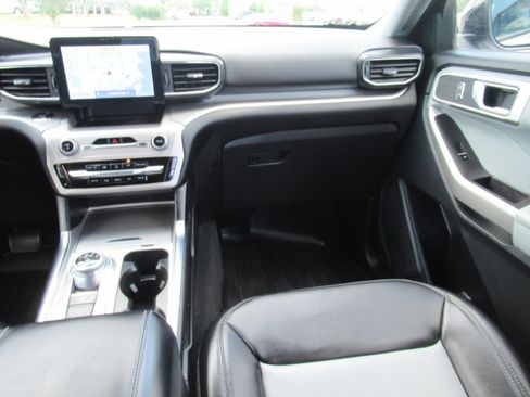 Used 2023 Ford Explorer XLT w/ Equipment Group 202A RWD image 14