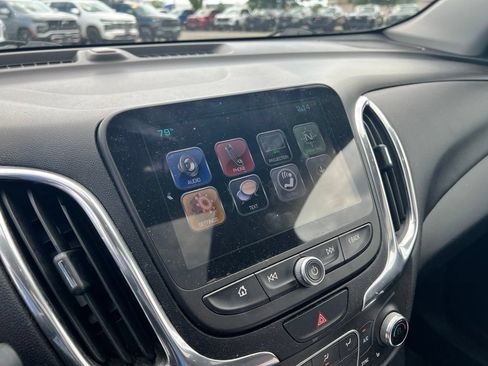 Used 2018 Chevrolet Equinox LT w/ Sun & Infotainment Package FWD image 3