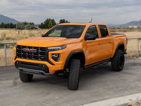 Used 2025 GMC Canyon AT4 w/ Technology Plus Package AWD/4WD image 7