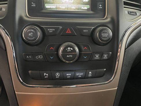 Used 2016 Jeep Grand Cherokee Laredo w/ Quick Order Package 23E AWD/4WD image 13