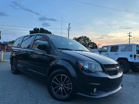 Used 2016 Dodge Grand Caravan R/T FWD image 2