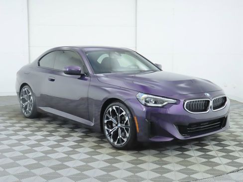 Used 2025 BMW 230i Coupe w/ Convenience Package image 3