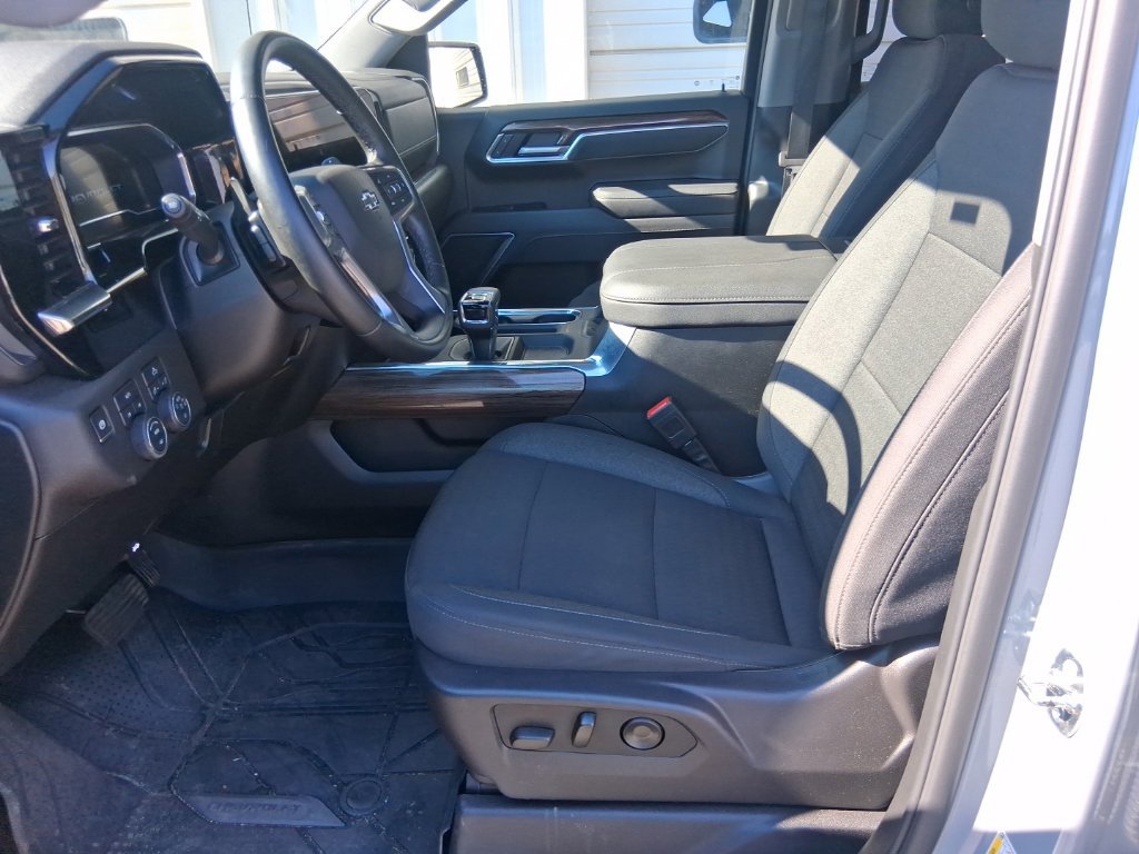 Used 2025 Chevrolet Silverado 1500 RST AWD/4WD image 11
