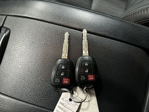 Used 2017 Toyota Highlander LE image 31