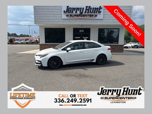 Used 2025 Toyota Corolla SE FWD image 1