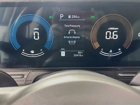 Used 2025 Hyundai Kona SEL FWD image 24