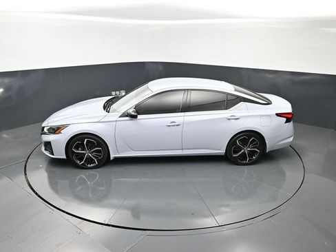 Used 2023 Nissan Altima 2.5 SR FWD image 17