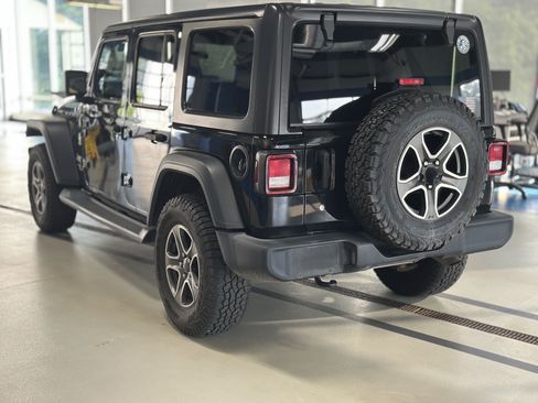 Used 2018 Jeep Wrangler Unlimited Sport S AWD/4WD image 8