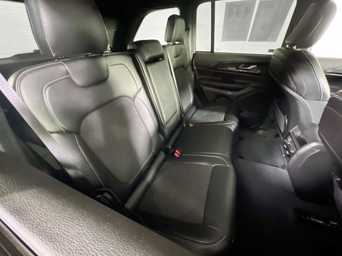 Used 2023 Jeep Grand Cherokee Altitude image 25