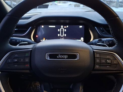 Used 2024 Jeep Grand Cherokee L Laredo image 20