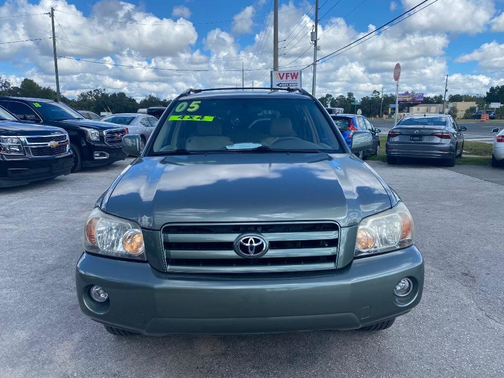 Used 2005 Toyota Highlander Limited w/ Leather Trim Pkg AWD/4WD image 3