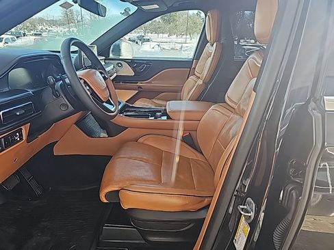 Used 2023 Lincoln Aviator Black Label Grand Touring w/ Class IV Trailer Tow Package image 9