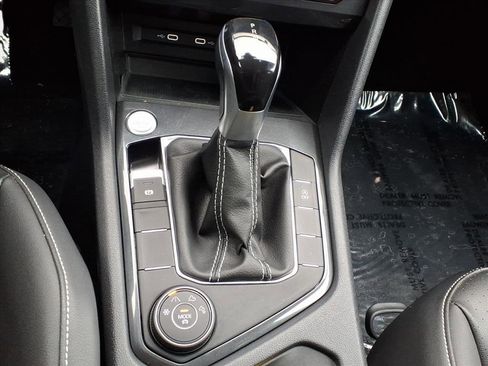 Used 2023 Volkswagen Tiguan SE image 19