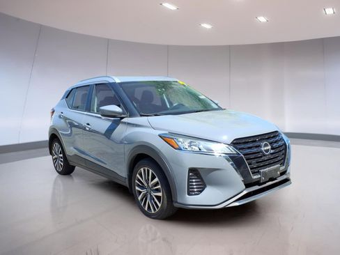 Used 2023 Nissan Kicks SV FWD image 1