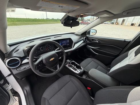 Used 2026 Chevrolet Trax LS FWD image 12