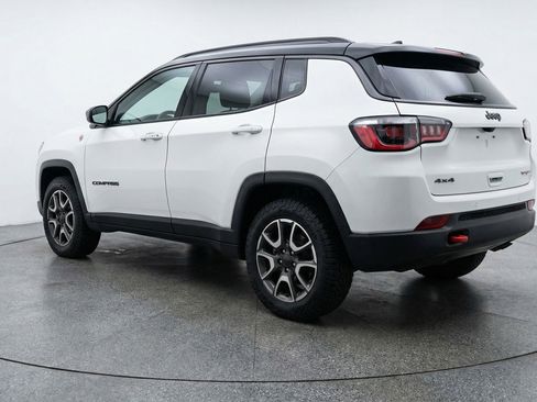 Used 2025 Jeep Compass Trailhawk AWD/4WD image 6