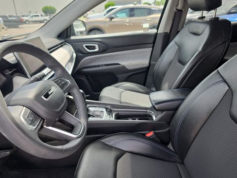 Used 2022 Jeep Compass Latitude FWD image 7