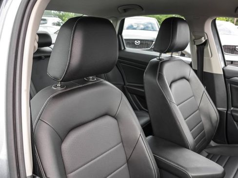 Certified 2023 Volkswagen Jetta SE FWD image 33