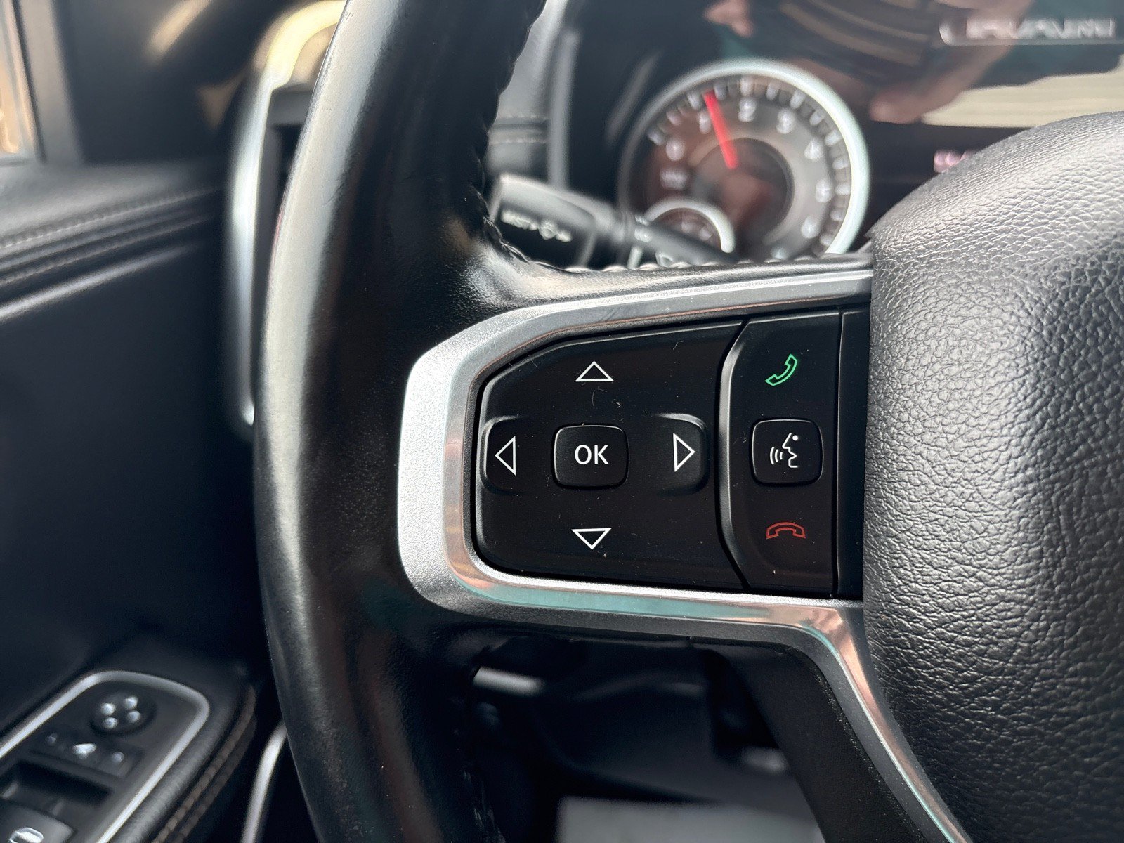 Used 2023 RAM 1500 Laramie AWD/4WD image 17
