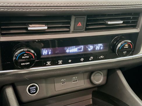 Used 2023 Nissan Rogue SV image 23