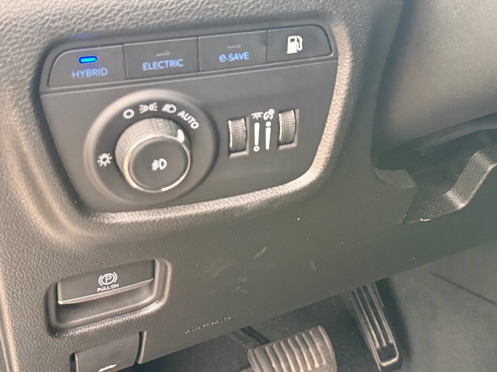 Used 2024 Jeep Grand Cherokee Limited 4xe AWD/4WD image 17