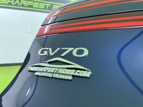 Used 2022 Genesis GV70 2.5T w/ Advanced Package AWD/4WD image 12