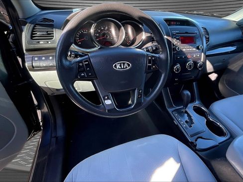Used 2011 Kia Sorento LX w/ Convenience Pkg image 8