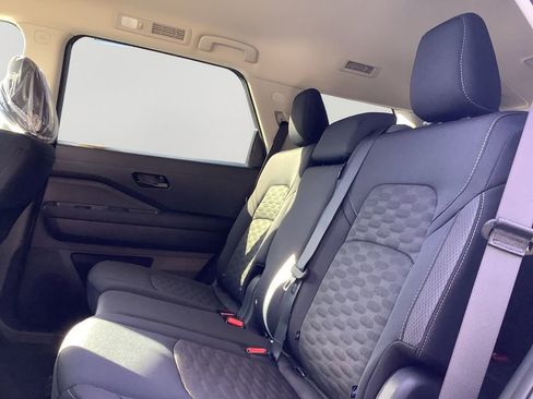 New 2025 Nissan Pathfinder S image 15