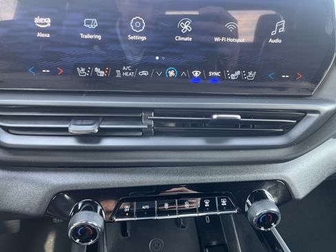 Used 2025 Chevrolet Silverado EV LT image 32