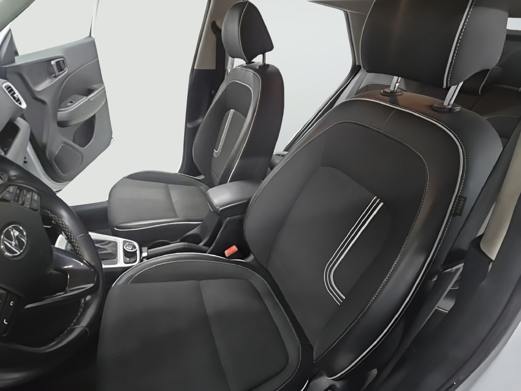 Used 2022 Hyundai Venue Limited FWD image 14