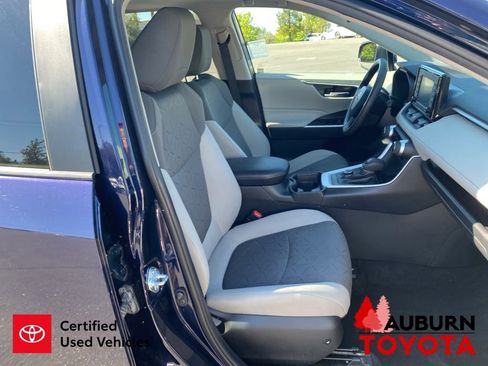 Used 2021 Toyota RAV4 XLE w/ Convenience Package AWD/4WD image 16