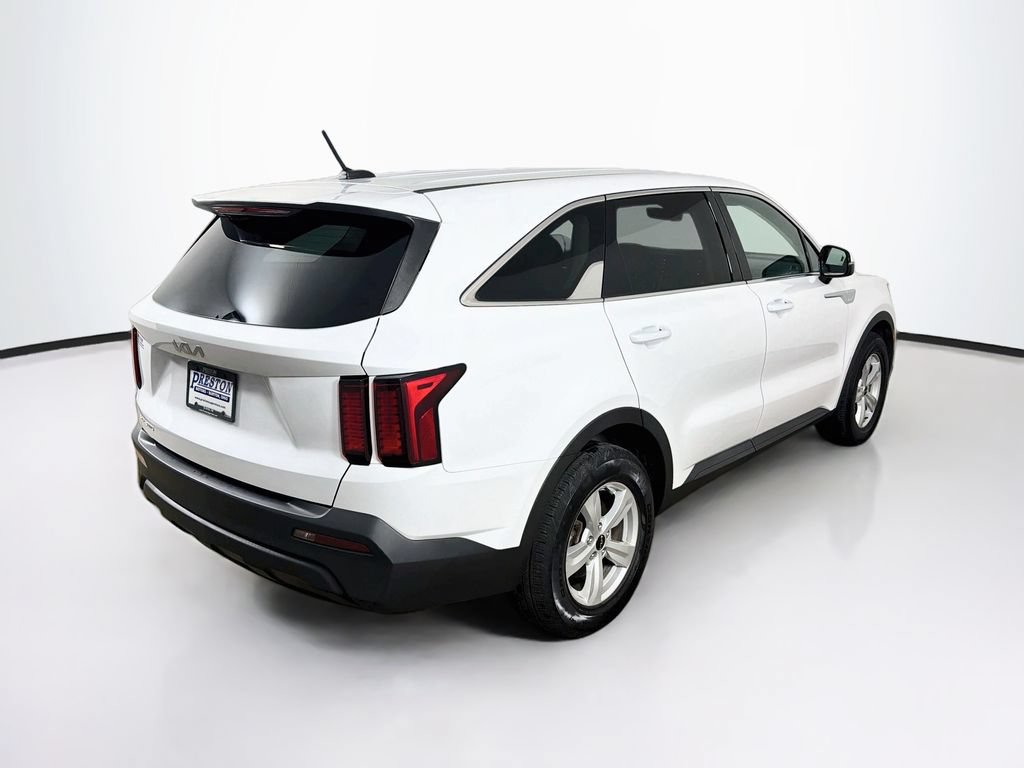 Certified 2023 Kia Sorento LX FWD image 5