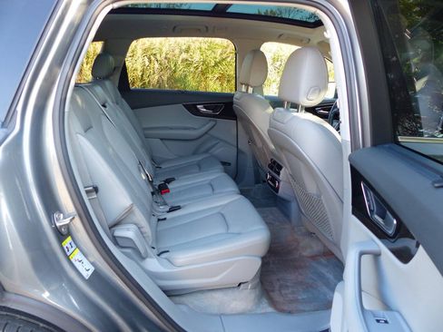 Used 2017 Audi Q7 3.0T Prestige AWD/4WD image 28
